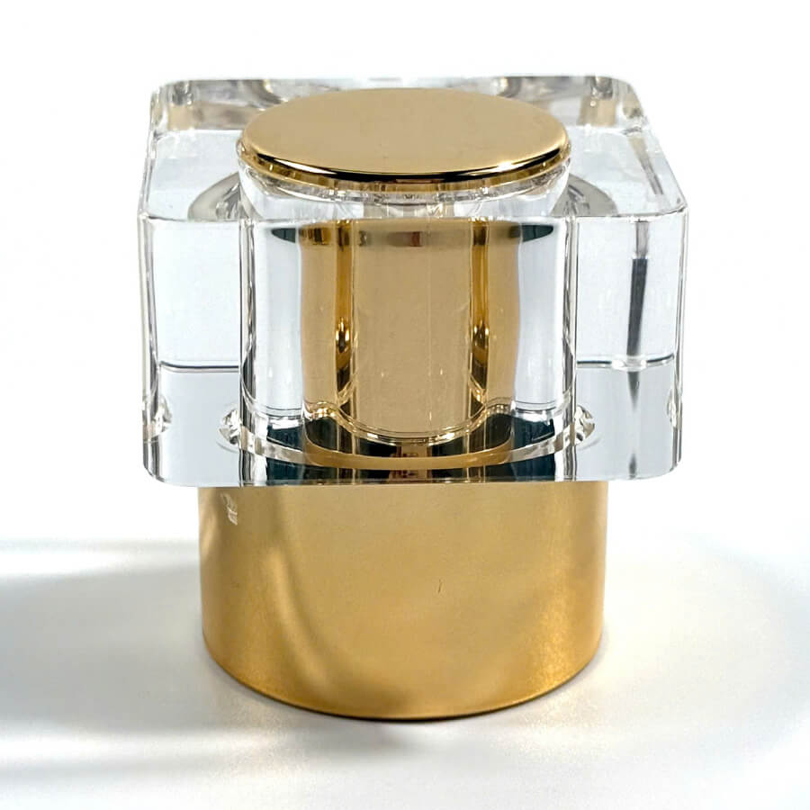 nắp chai được thiết kế hình vuông